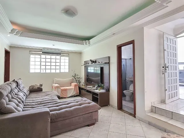 Casa com 900m² 3 quartos e 3 banheiros, à venda, no bairro Setor Habitacional Arniqueira (Águas Claras) em Brasília