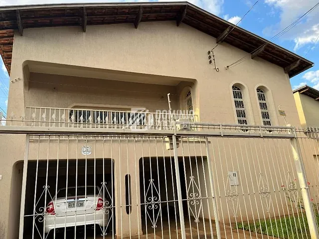 Casa com 307m² 5 quartos e 3 banheiros, à venda, no bairro Estados Unidos em Uberaba