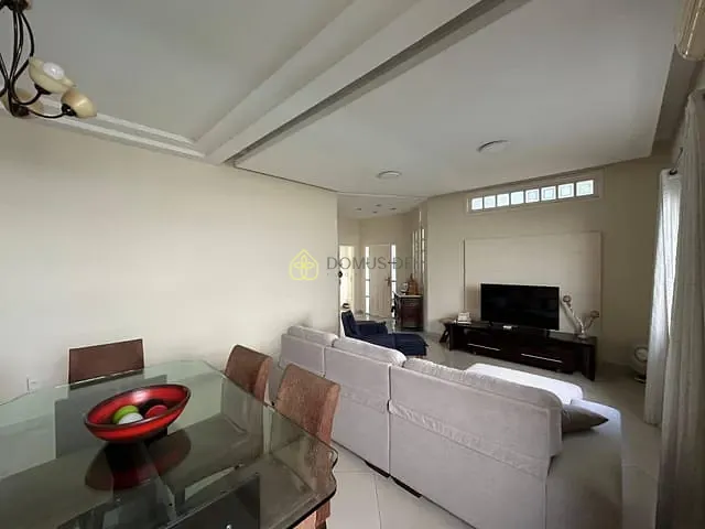 Casa com 720m² 4 quartos e 5 banheiros, à venda, no bairro Santa Rosa em Barra Mansa