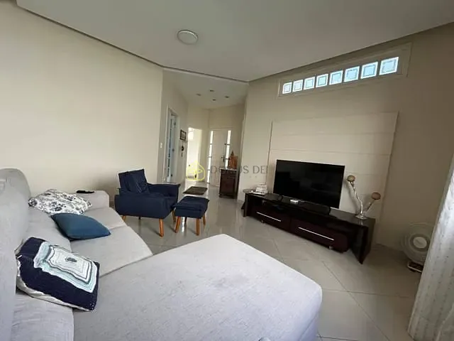Casa com 720m² 4 quartos e 5 banheiros, à venda, no bairro Santa Rosa em Barra Mansa