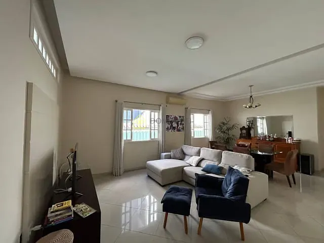 Casa com 720m² 4 quartos e 5 banheiros, à venda, no bairro Santa Rosa em Barra Mansa