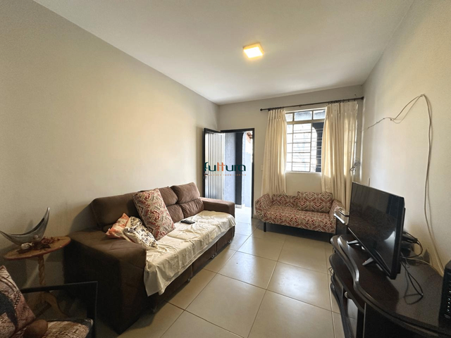 Casa com 240m² 3 quartos e 2 banheiros, à venda, no bairro Feliz em Goiânia