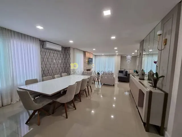 Casa com 360m² 4 quartos e 7 banheiros, à venda, no bairro Cidade Universitária Pedra Branca em Palhoça