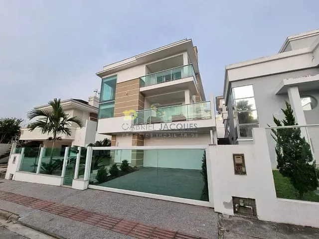 Casa com 360m² 4 quartos e 7 banheiros, à venda, no bairro Cidade Universitária Pedra Branca em Palhoça