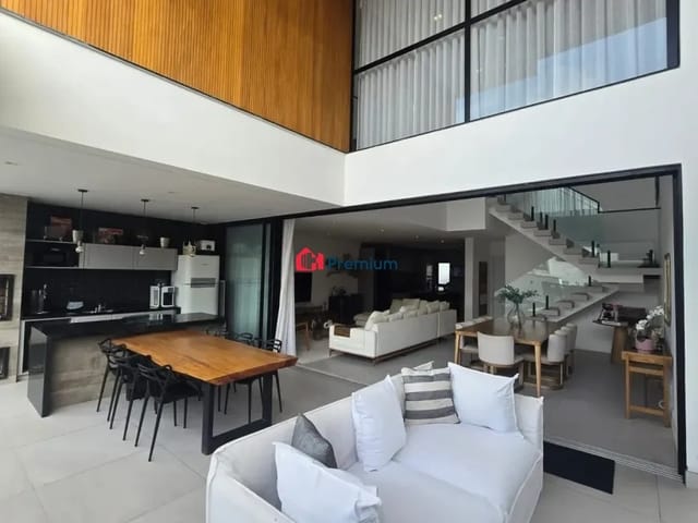 Casa 4 quartos e 6 banheiros, à venda, no bairro Recreio dos Bandeirantes em Rio de Janeiro