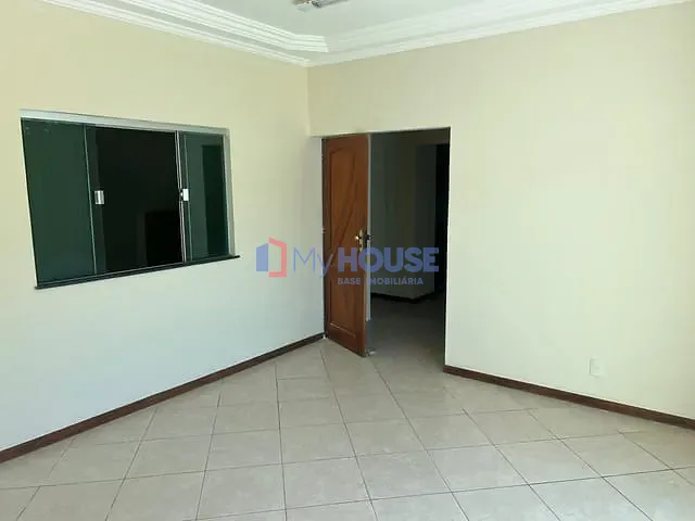Casa 3 quartos e 4 banheiros, para alugar, no bairro Pontal em Ilhéus