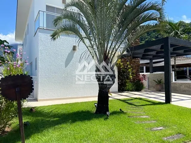 Casa com 353m² 4 quartos e 6 banheiros, à venda, no bairro Massaguaçu em Caraguatatuba