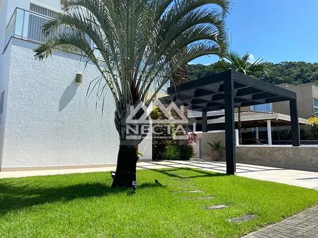 Casa com 353m² 4 quartos e 6 banheiros, à venda, no bairro Massaguaçu em Caraguatatuba