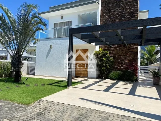 Casa com 353m² 4 quartos e 6 banheiros, à venda, no bairro Massaguaçu em Caraguatatuba