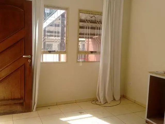 Casa com 300m², à venda, no bairro Industrial em Londrina