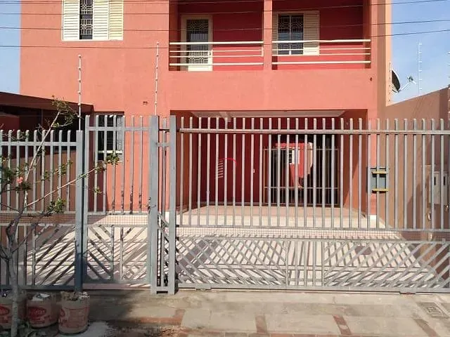 Casa com 300m², à venda, no bairro Industrial em Londrina