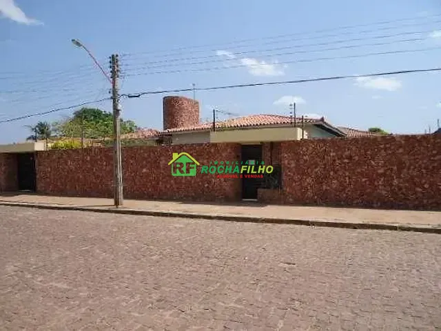 Casa com 900m² 4 quartos e 2 banheiros, à venda ou para alugar, no bairro Ininga em Teresina