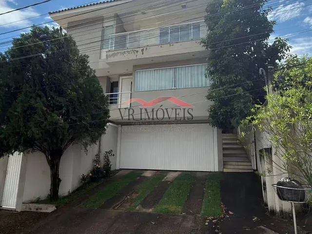 Casa com 288m² 4 quartos e 3 banheiros, à venda ou para alugar, no bairro Jardim Belvedere em Volta Redonda