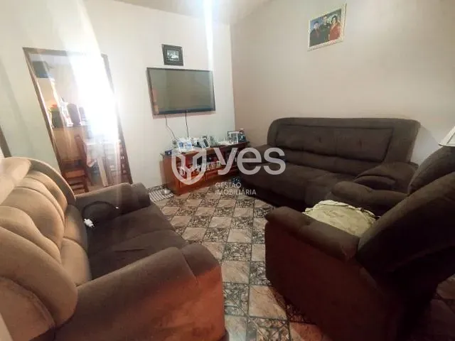 Casa com 300m² 2 quartos e 1 banheiro, à venda, no bairro Vila Fertiza em Araxá
