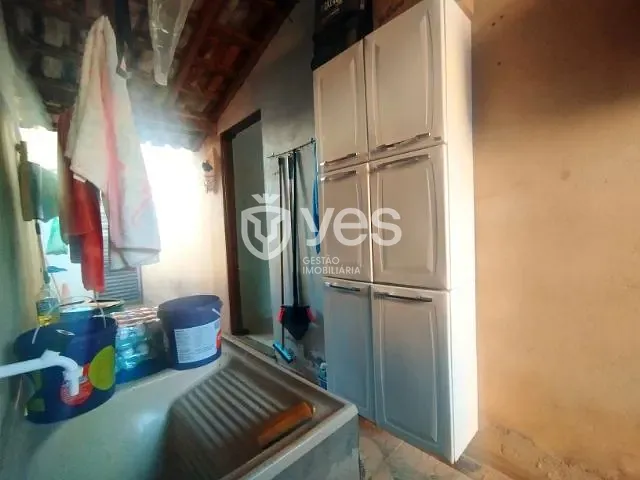 Casa com 300m² 2 quartos e 1 banheiro, à venda, no bairro Vila Fertiza em Araxá