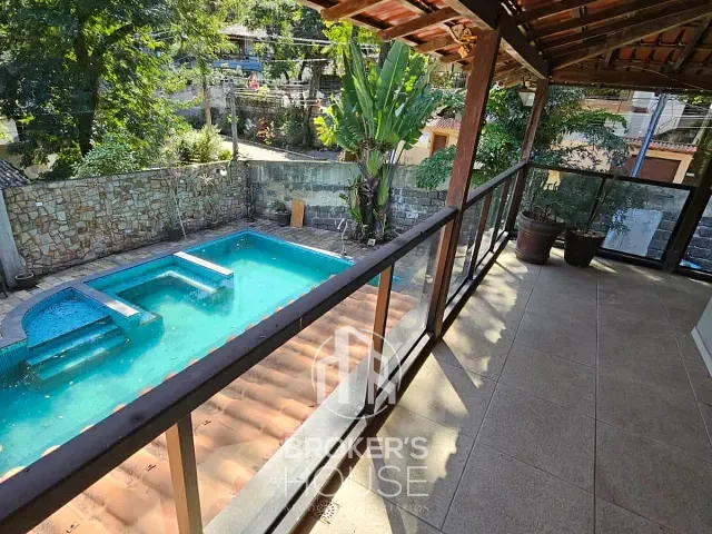 Casa 5 quartos e 6 banheiros, à venda, no bairro Fradinhos em Vitória