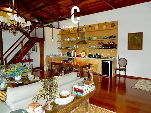 Casa com 2523m² 7 quartos e 6 banheiros, à venda, no bairro Jardim das Flores em Campos Do Jordão