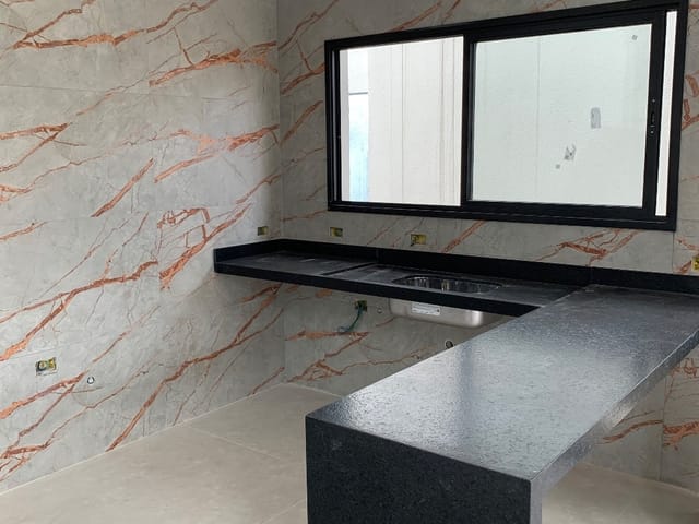 Casa com 300m² 4 quartos e 6 banheiros, à venda, no bairro Cidade Parquelandia em Mogi das Cruzes