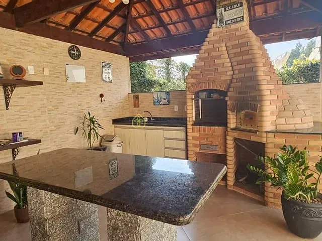 Casa com 300m² 3 quartos e 4 banheiros, à venda, no bairro Morada das Agulhas em Resende
