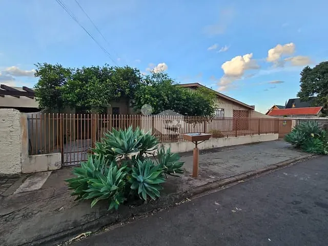 Casa com 270m² 3 quartos e 3 banheiros, à venda, no bairro Centro em Rolândia