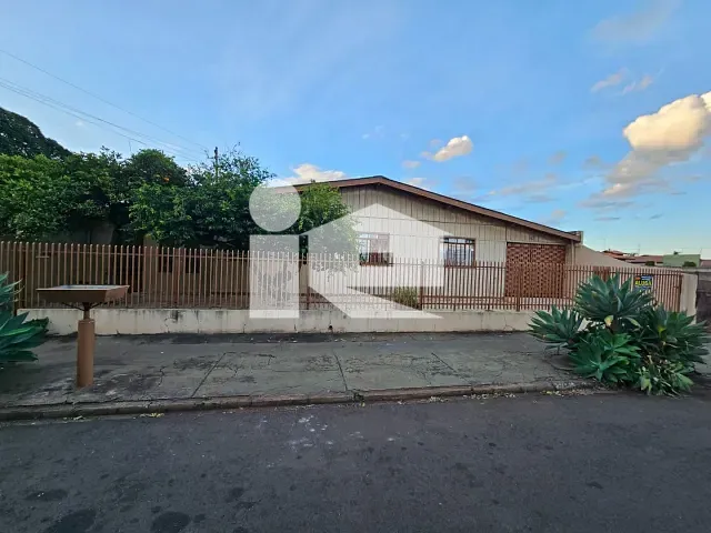 Casa com 270m² 3 quartos e 3 banheiros, à venda, no bairro Centro em Rolândia