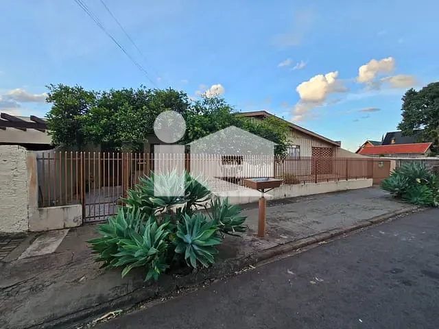 Casa com 270m² 3 quartos e 3 banheiros, à venda, no bairro Centro em Rolândia