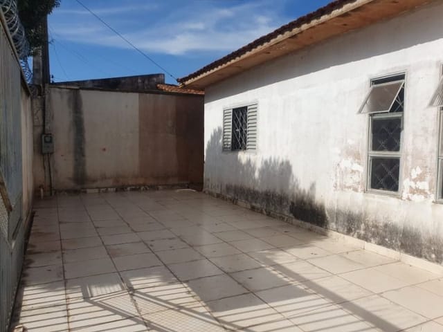 Casa com 300m² 3 quartos e 2 banheiros, à venda, no bairro Residencial Jardim Santa Luzia em Birigui