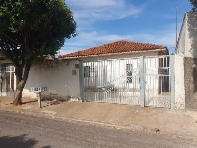 Casa com 300m² 3 quartos e 2 banheiros, à venda, no bairro Residencial Jardim Santa Luzia em Birigui