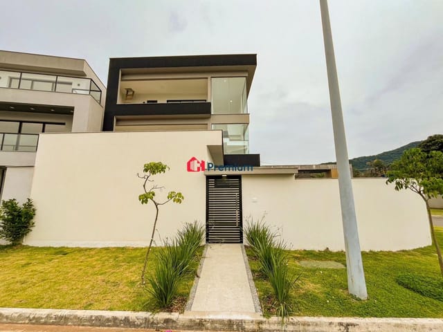 Casa 3 quartos e 4 banheiros, à venda, no bairro Vargem Pequena em Rio de Janeiro