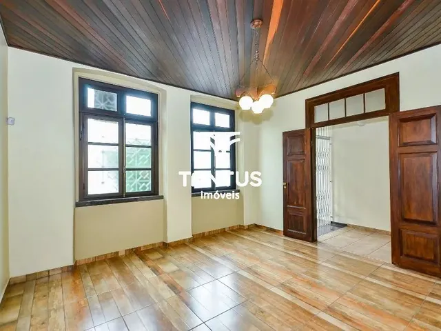 Prédio com 223m², à venda, no bairro São Francisco em Curitiba
