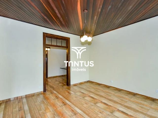 Casa com 223m², à venda, no bairro São Francisco em Curitiba
