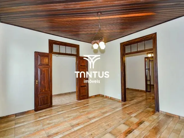Casa com 223m², à venda, no bairro São Francisco em Curitiba