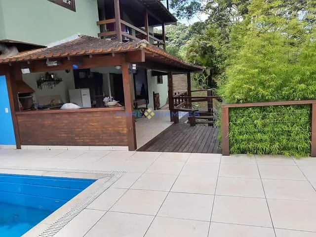 Casa com 1000m² 5 quartos e 2 banheiros, à venda, no bairro Duarte Silveira em Petrópolis