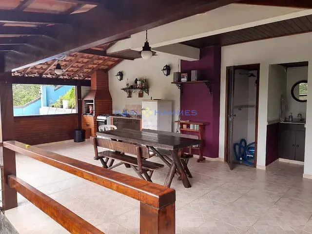 Casa com 1000m² 5 quartos e 2 banheiros, à venda, no bairro Duarte Silveira em Petrópolis