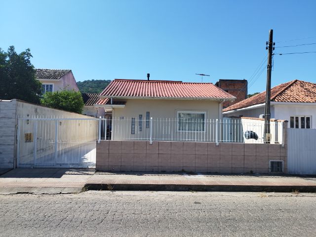 Casa 3 quartos e 3 banheiros, à venda, no bairro Forquilhas em São José