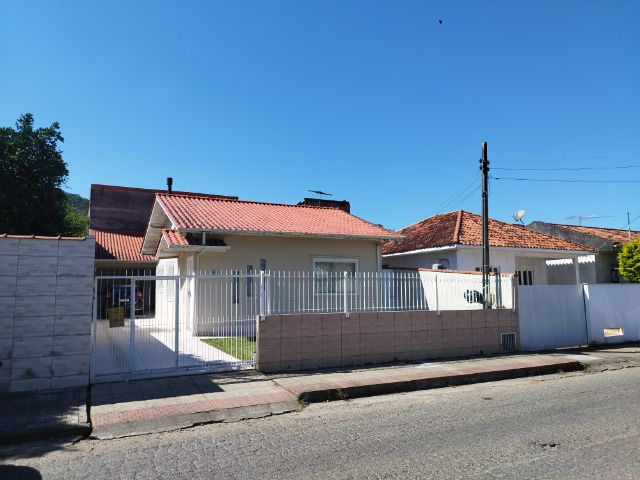 Casa 3 quartos e 3 banheiros, à venda, no bairro Forquilhas em São José