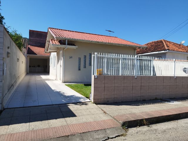 Casa 3 quartos e 3 banheiros, à venda, no bairro Forquilhas em São José