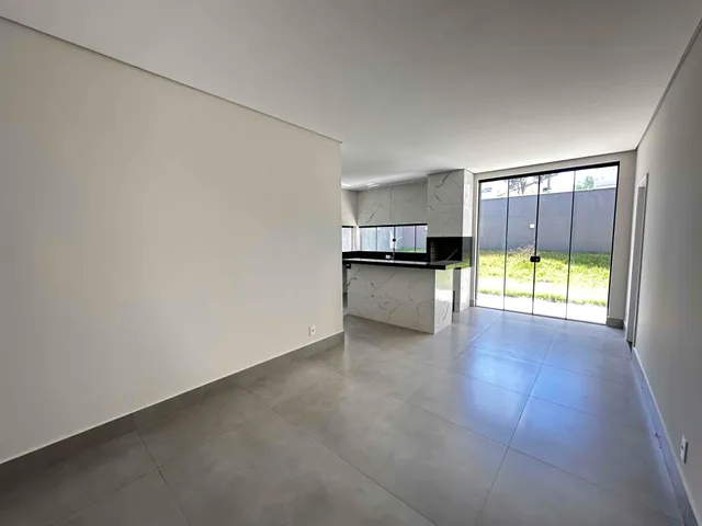 Casa com 255m² 3 quartos e 3 banheiros, à venda, no bairro Parque Tauá Aranguá em Londrina