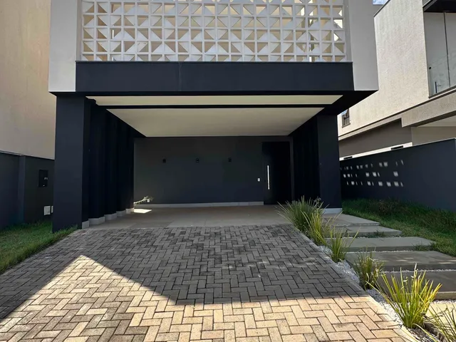 Casa com 255m² 3 quartos e 3 banheiros, à venda, no bairro Parque Tauá Aranguá em Londrina