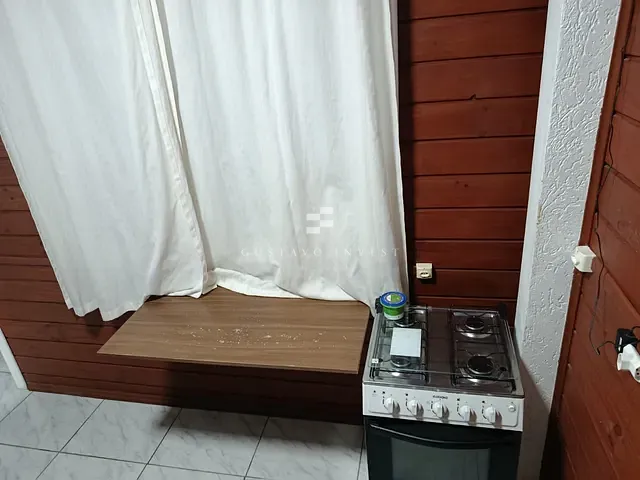 Casa 1 quarto e 1 banheiro, para alugar, no bairro Praia do Estaleiro em Balneário Camboriú