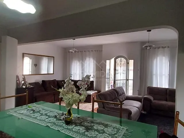 Casa com 250m² 4 quartos e 5 banheiros, à venda, no bairro Parque Primavera em Poços de Caldas