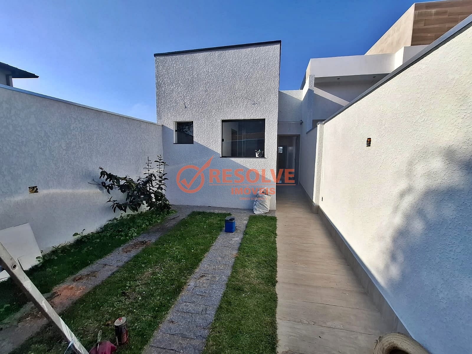 Casa à venda com 2 quartos, 120m² - Foto 1