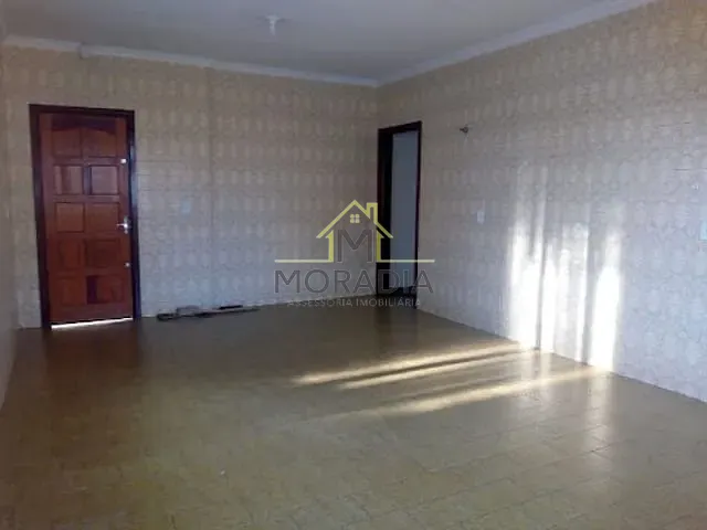 Casa com 731m² 3 quartos e 1 banheiro, à venda, no bairro Irmãos Ricciardi em Guaxupé