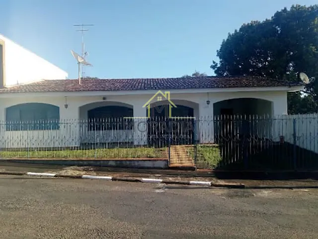 Casa com 731m² 3 quartos e 1 banheiro, à venda, no bairro Irmãos Ricciardi em Guaxupé