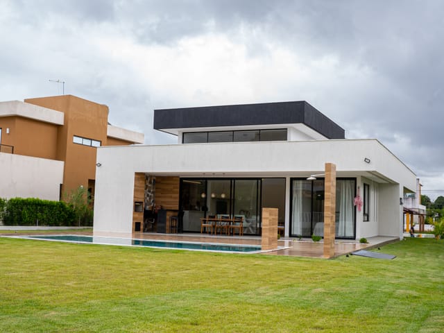 Foto do Casa - Casa à venda com 900m2, sendo área construída 200m2, 03 quartos sendo 02 suítes e 01 deles com closet, 2 vagas cobertas, Aldeia dos Camarás, Camaragibe, PE | Tânia Macêdo Imóveis