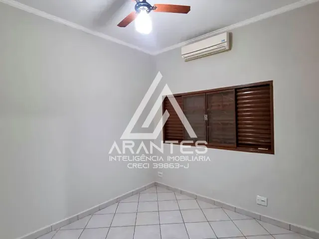 Casa 3 quartos e 2 banheiros, para alugar, no bairro Centro em Barretos