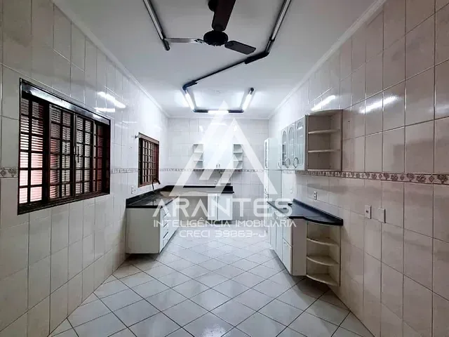 Casa 3 quartos e 2 banheiros, para alugar, no bairro Centro em Barretos