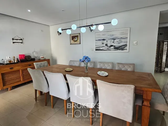 Casa 7 quartos e 9 banheiros, à venda, no bairro de Lourdes em Vitória