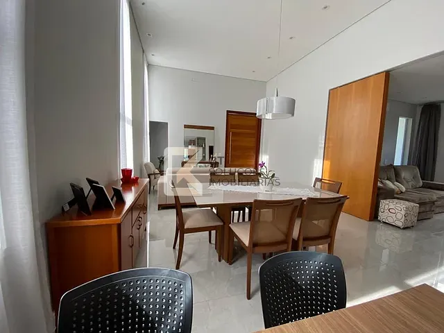 Casa com 300m² 2 quartos e 4 banheiros, à venda, no bairro Jardim Residencial Dona Lucilla em Indaiatuba