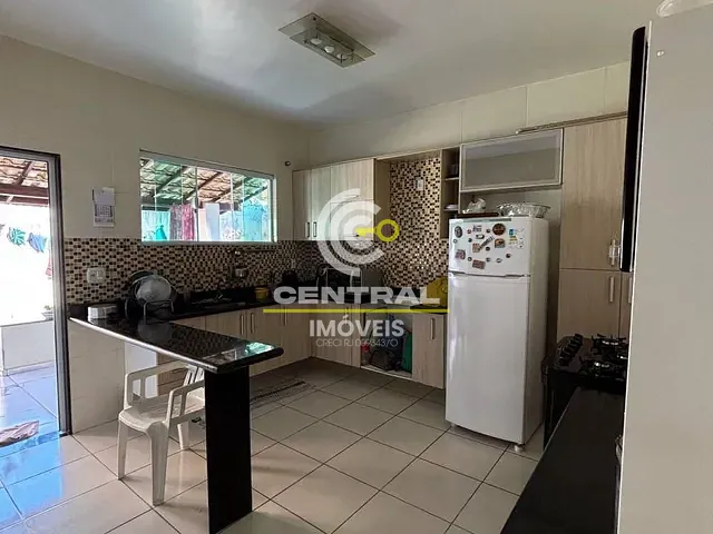 Casa com 360m² 2 quartos e 2 banheiros, à venda, no bairro Centro (Porto das Caixas) em Itaboraí